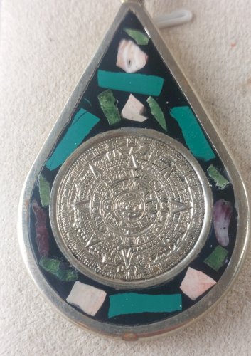 Ancien pendentif, calendrier Aztèque / Maya, forme goutte, en argent massif