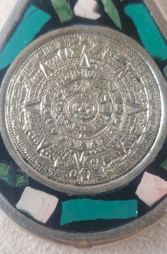 Ancien pendentif, calendrier Aztèque / Maya, forme goutte, en argent massif