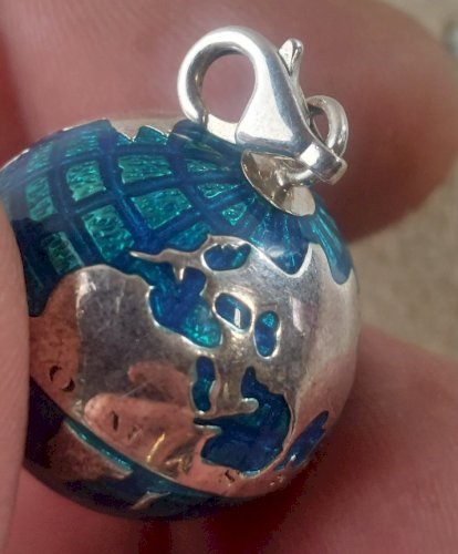 Ancien pendentif / charms, globe terrestre, Thomas Sabo, en argent massif ^