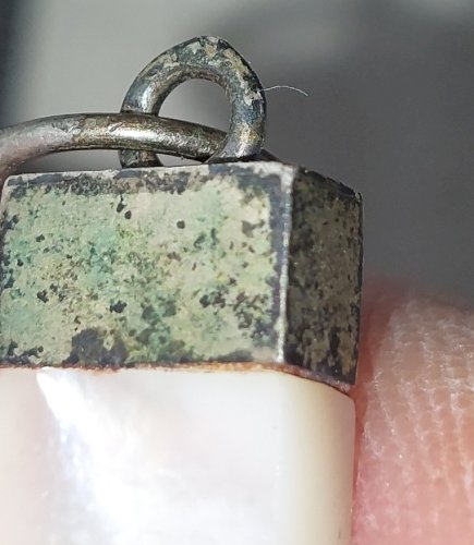 Ancien pendentif / croix / crucifix, en nacre et argent