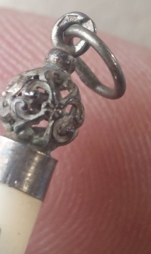 Ancien pendentif / croix / crucifix, en nacre et argent ^