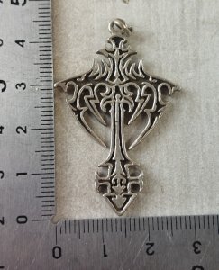Ancien pendentif, croix gothique, en argent massif