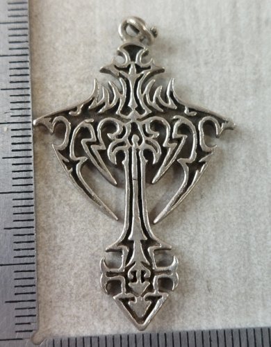 Ancien pendentif, croix gothique, en argent massif