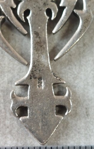 Ancien pendentif, croix gothique, en argent massif