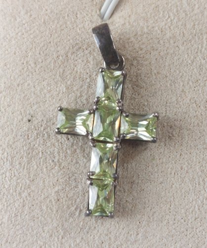 Ancien pendentif, croix religieuse péridot, en argent massif