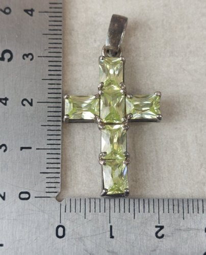 Ancien pendentif, croix religieuse péridot, en argent massif
