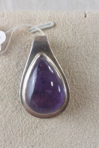 Vintage silver pendant with amethyst decoration.