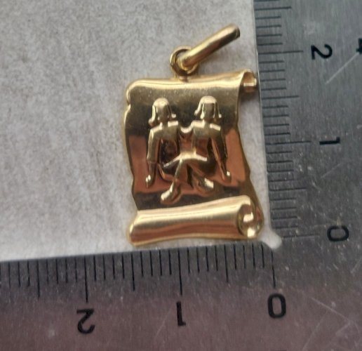 Ancien pendentif, décor signe astrologique gémeaux, en plaqué or