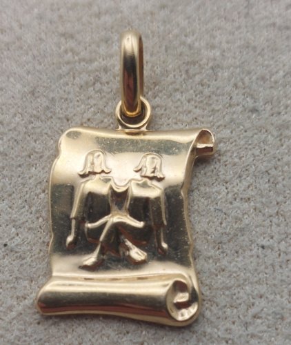 Ancien pendentif, décor signe astrologique gémeaux, en plaqué or