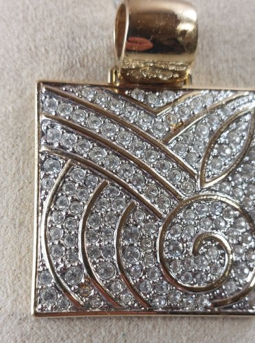 Ancien pendentif décor strass, en métal doré, Pierre Lang