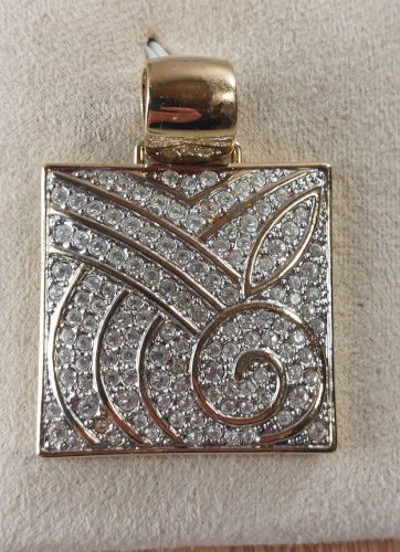 Ancien pendentif décor strass, en métal doré, Pierre Lang