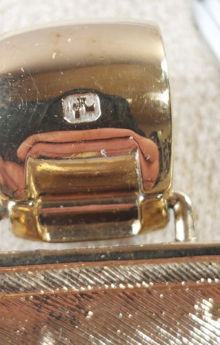 Ancien pendentif décor strass, en métal doré, Pierre Lang