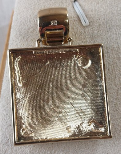 Ancien pendentif décor strass, en métal doré, Pierre Lang