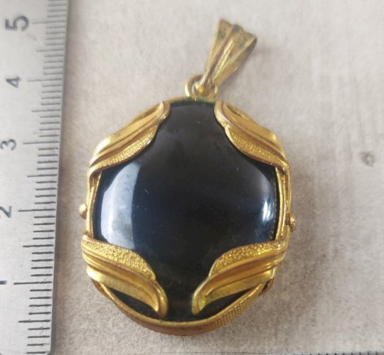 Ancien pendentif, double pierres dont onyx, en métal doré