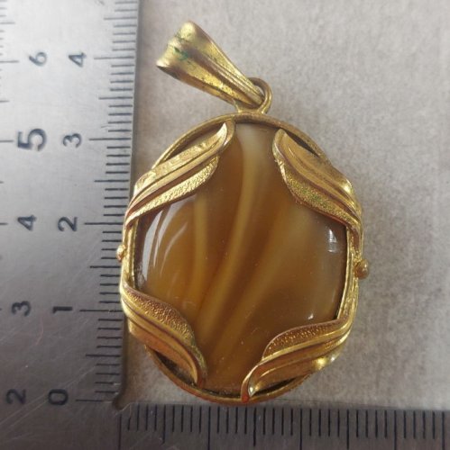 Ancien pendentif, double pierres dont onyx, en métal doré