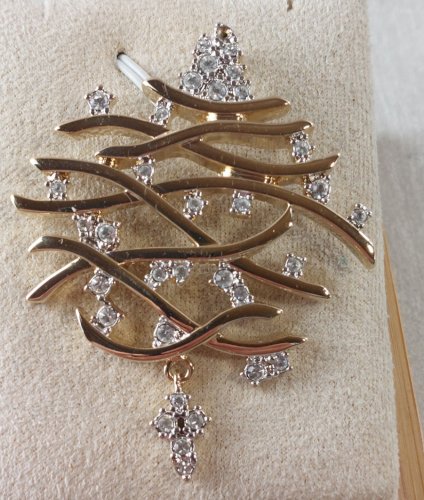 Ancien pendentif, en métal doré et strass, Pierre Lang