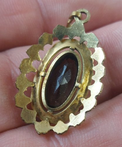 Ancien pendentif, en métal doré, pierre mauve, Amerikaner AD, vintage