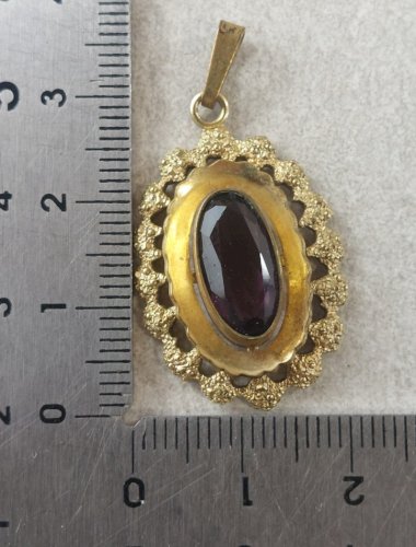 Ancien pendentif, en métal doré, pierre mauve, Amerikaner AD, vintage