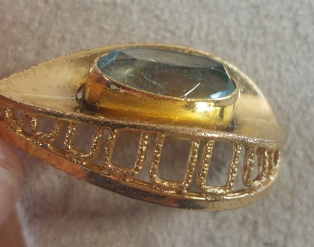 Ancien pendentif, en plaqué or et pierre bleue, art déco ^