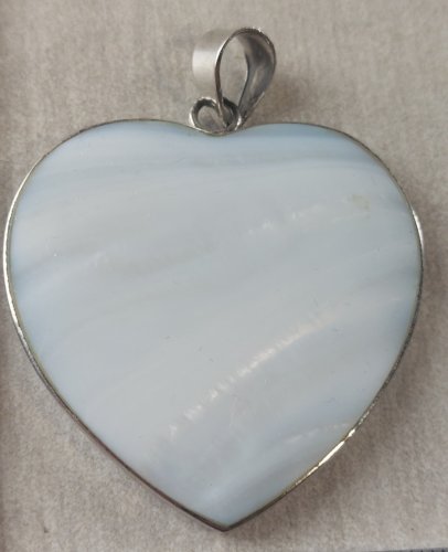 Ancien pendentif forme coeur, pierre opalite, en argent massif