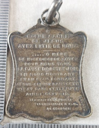 Ancien pendentif / médaille coeur sacré de Jésus, en métal argenté