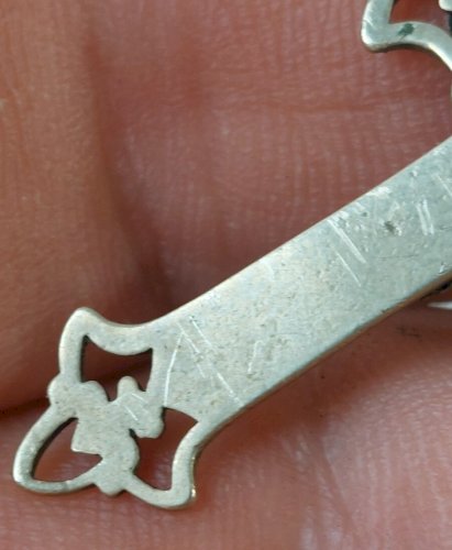 Ancien pendentif / médaille, croix religieuse / crucifix, Inri, en métal argenté