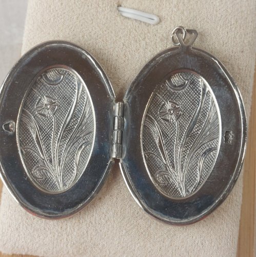 Ancien pendentif / médaillon, porte photo, décor fleurs, en métal argenté