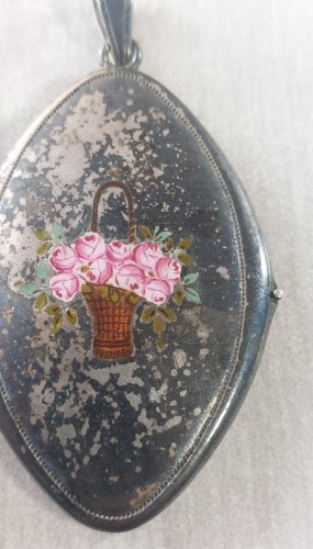 Ancien pendentif / médaillon porte photo, décor roses, en Alpacca