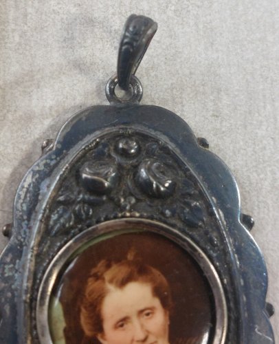 Ancien pendentif / médaillon porte photo, en Alpacca