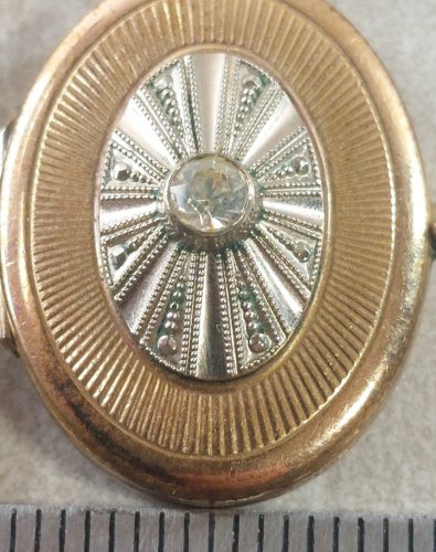 Ancien pendentif / médaillon porte photo, monogramme, en plaqué or