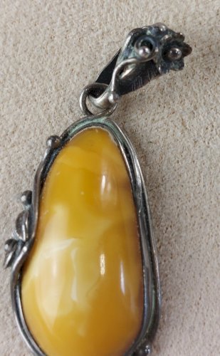 Ancien pendentif, pierre ambre laiteux, en argent, Worth & Douglas, vintage