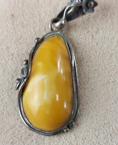 Ancien pendentif, pierre ambre laiteux, en argent, Worth & Douglas, vintage