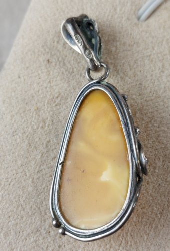 Ancien pendentif, pierre ambre laiteux, en argent, Worth & Douglas, vintage