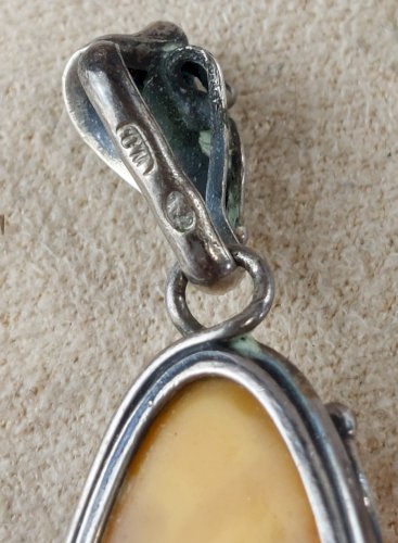 Ancien pendentif, pierre ambre laiteux, en argent, Worth & Douglas, vintage