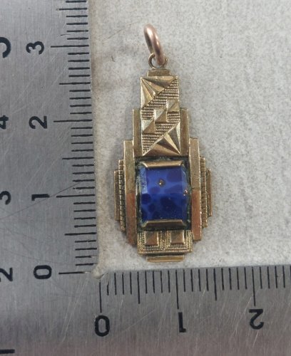Ancien pendentif pierre bleue, art deco, en plaqué or ^