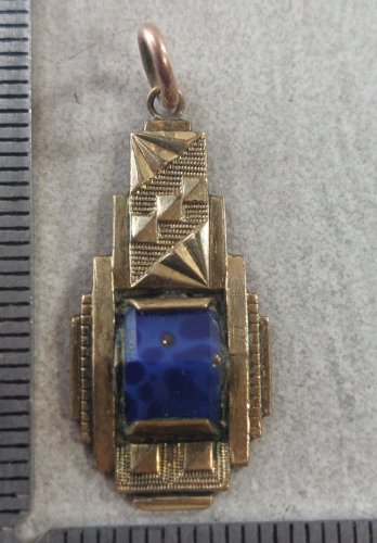 Ancien pendentif pierre bleue, art deco, en plaqué or ^