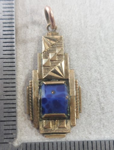 Ancien pendentif pierre bleue, art deco, en plaqué or ^