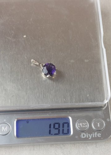 Ancien pendentif, pierre mauve, en métal argenté ^