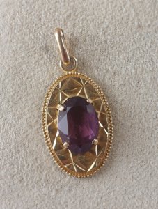 Ancien pendentif, pierre mauve, en plaqué or, vintage
