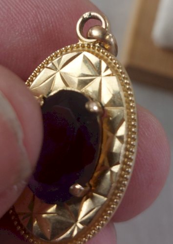 Ancien pendentif, pierre mauve, en plaqué or, vintage