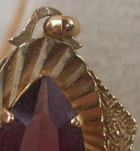 Ancien pendentif, pierre mauve, en plaqué or, vintage