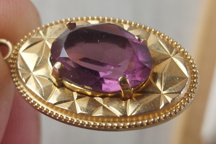 Ancien pendentif, pierre mauve, en plaqué or, vintage