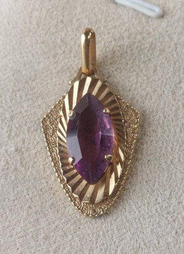 Ancien pendentif, pierre mauve, en plaqué or, vintage