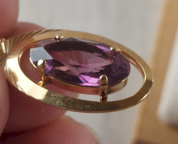 Ancien pendentif, pierre mauve, en plaqué or, vintage