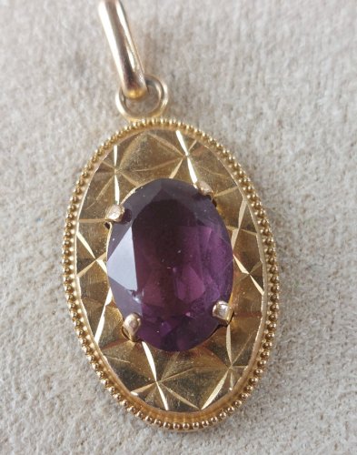 Ancien pendentif, pierre mauve, en plaqué or, vintage