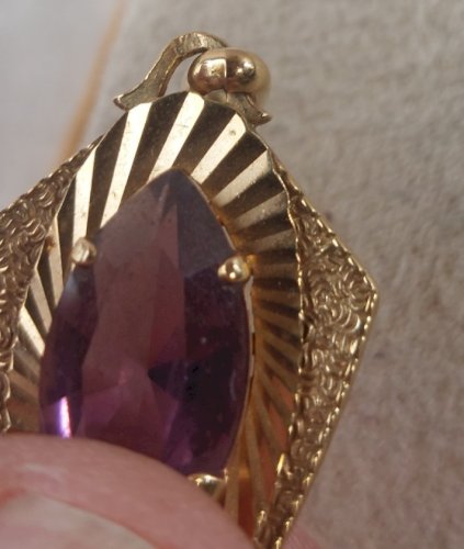 Ancien pendentif, pierre mauve, en plaqué or, vintage