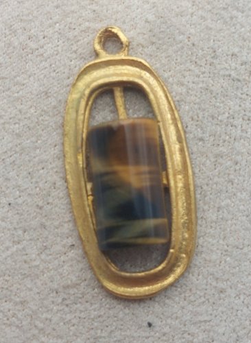 Ancien pendentif, pierre oeil de tigre, en métal doré