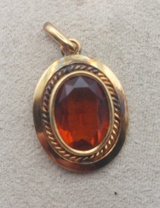 Vintage pendant, orange stone, in golden metal