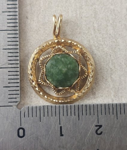 Ancien pendentif, pierre verte, en plaqué or, 14KGF ^