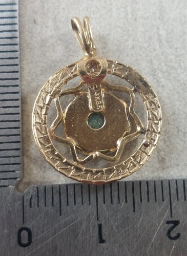 Ancien pendentif, pierre verte, en plaqué or, 14KGF ^